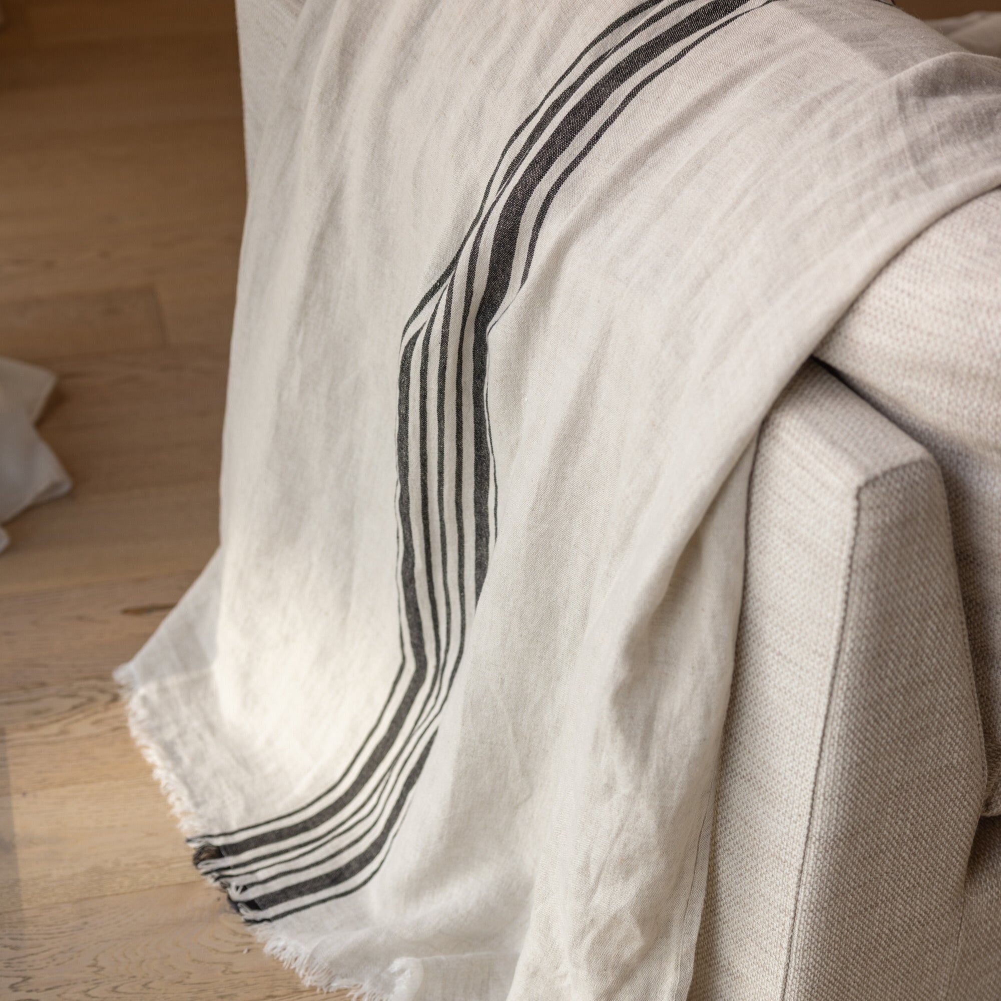 Tide linen throw